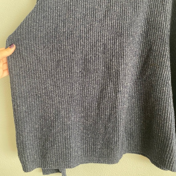 Eddie Bauer Men’s Sweater Size Large Wool V-Neck Navy Blue Soft Warm - Picture 5 of 6
